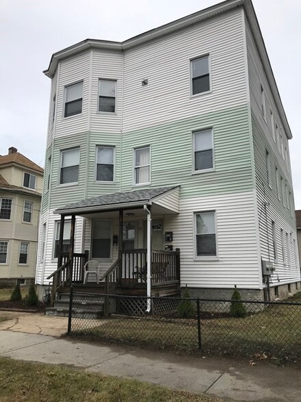 52 Berkshire St, Indian Orchard, MA 01151