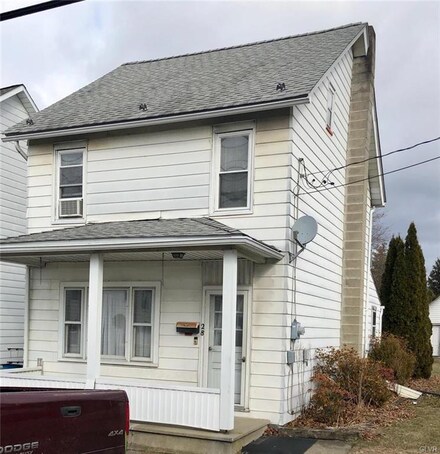 28 E 3rd St, Wind Gap, PA 18091
