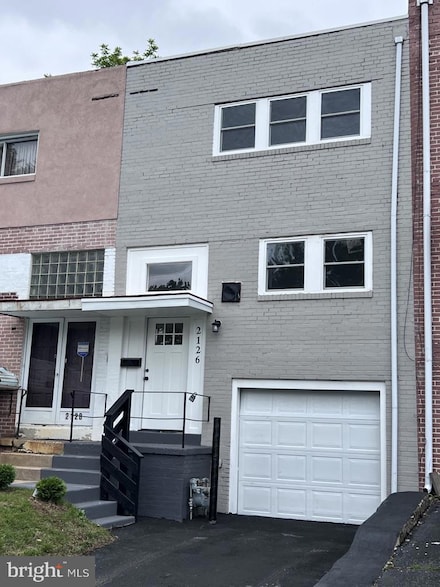 2126 Delmar Dr, Folcroft, PA 19032