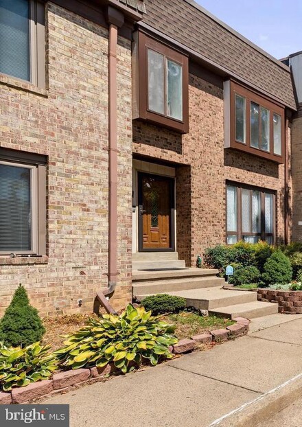 10254 Cherry Walk Ct, Oakton, VA 22124