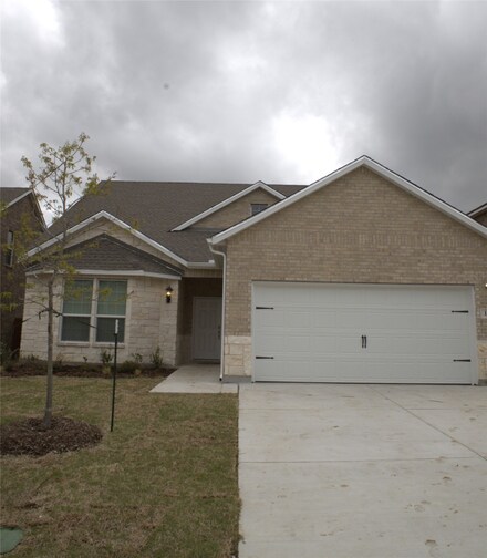 220 Kaplan Ave, Red Oak, TX 75154