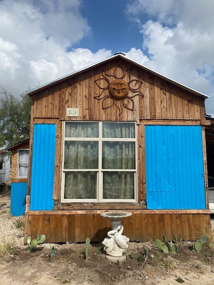 245 Maverick St, El Indio, TX 78860
