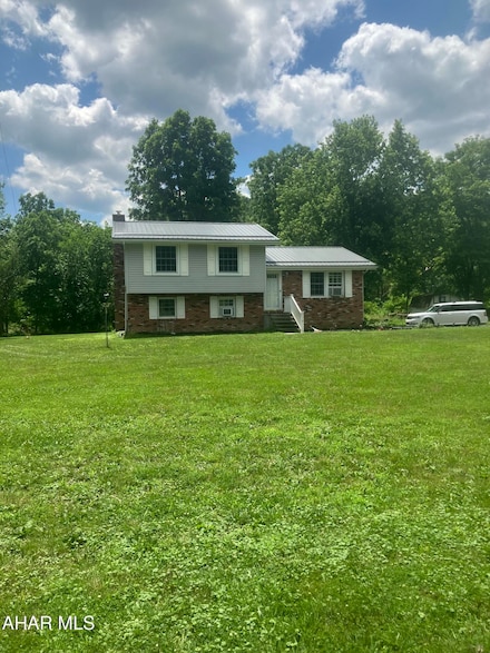 339 Baird Ln, East Freedom, PA 16637