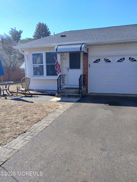 22 A Homestead Dr, Whiting, NJ 08759