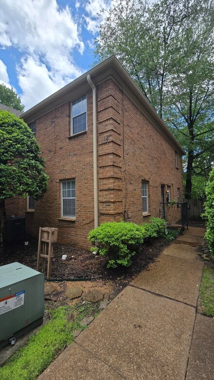 258 Lombardy Place Unit 5, Memphis, TN 38111