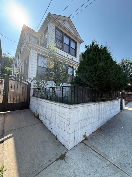 4242 79th St, Elmhurst, NY 11373