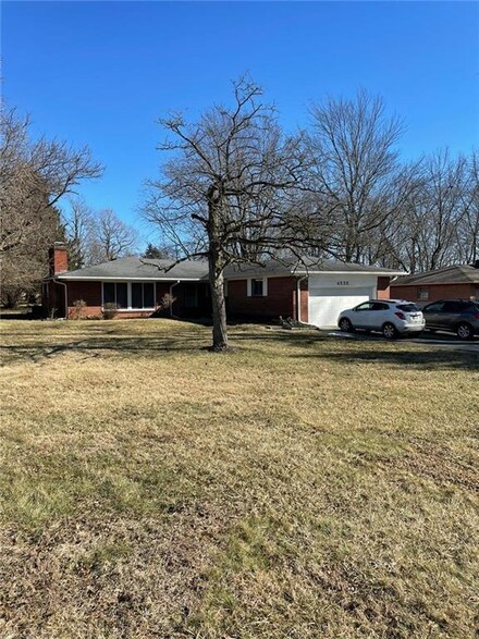 4555 Eastbourne Dr, Indianapolis, IN 46226