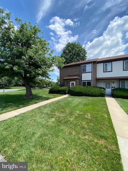 4002 Golf View Dr, Newark, DE 19702