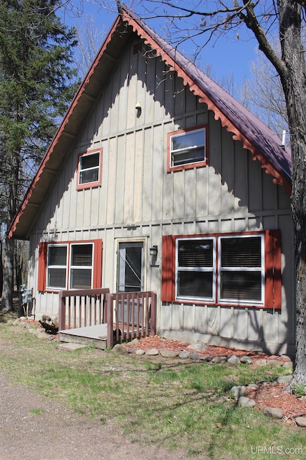 6166 Snow Strasse Ln, Bessemer, MI 49911