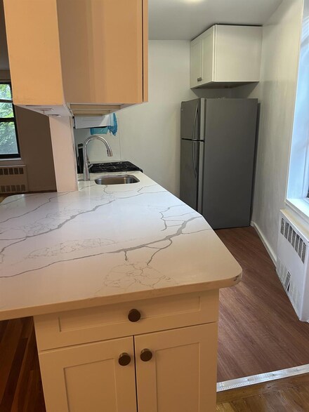 43-25 Douglaston Pkwy Unit 2D, Little Neck, NY 11363