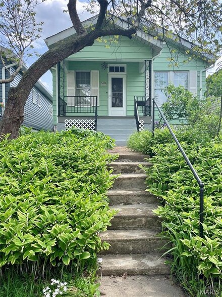5830 W Park Ave, Saint Louis, MO 63110