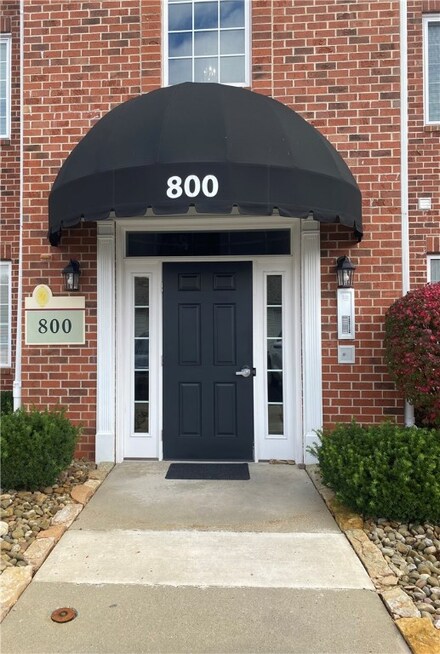 800 Hidden Ridge Ct Unit 201, South Park, PA 15129