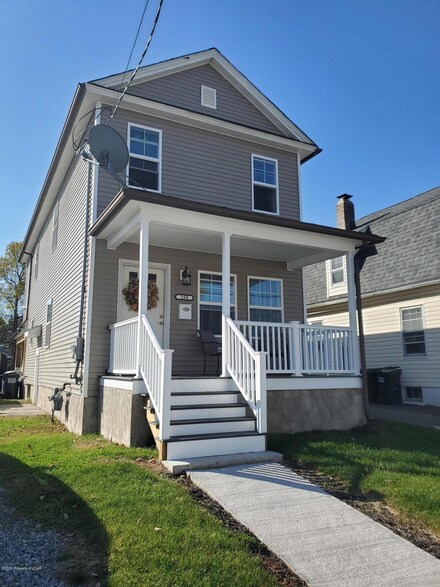 350 W 6th St, Wyoming, PA 18644
