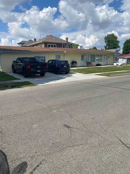 120 E 11th St, Rushville, IN 46173