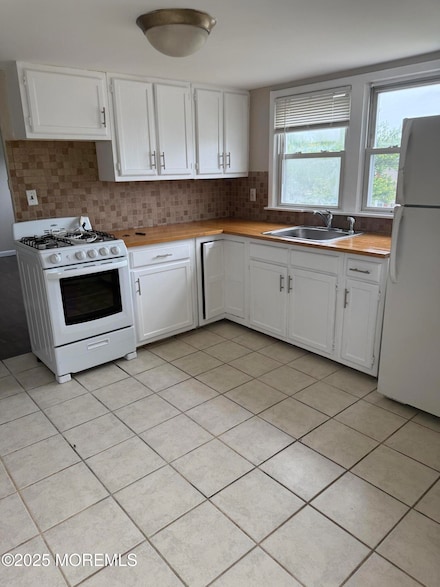 8 Kendall Dr, Parlin, NJ 08859