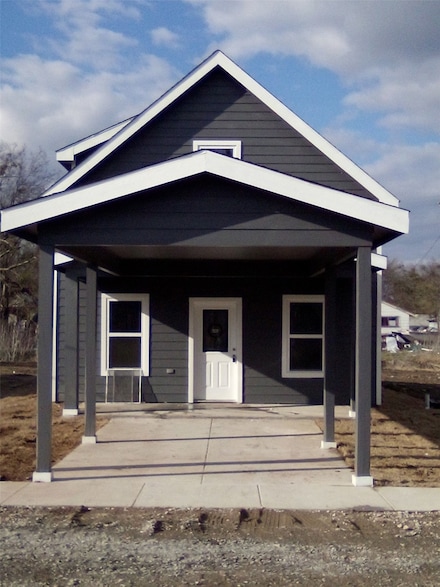 106 E Oak St, Whitewright, TX 75491