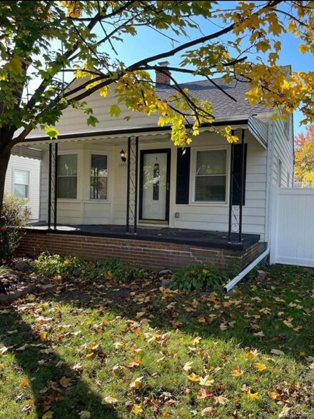 14555 Russell Ave, Allen Park, MI 48101