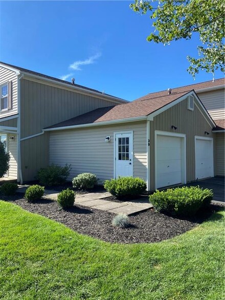 39 Cassandra Ct Unit PVT, Webster, NY 14580