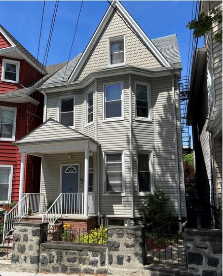 44 47th St, Weehawken, NJ 07086