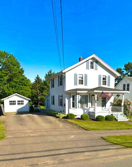 208 7th St, Bangor, ME 04401