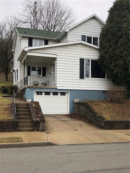 217 Whittier St, Vandergrift, PA 15690