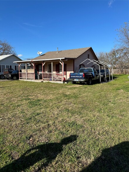 525 W Vaughan St, Bertram, TX 78605