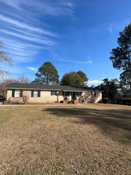 409 Connecticut Dr, Tifton, GA 31794
