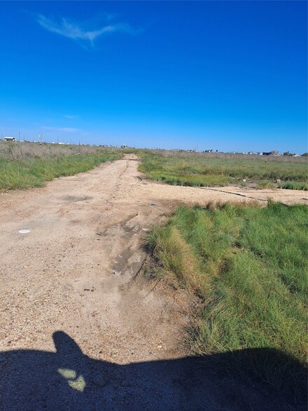 34996 Titanic St, Sargent, TX 77414