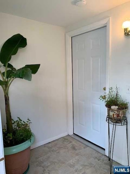 2455 3rd St, Fort Lee, NJ 07024