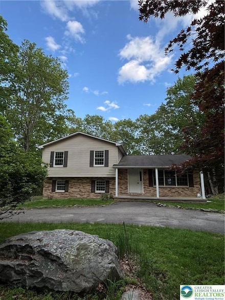 2754 Hedgerow Ln, Stroudsburg, PA 18360