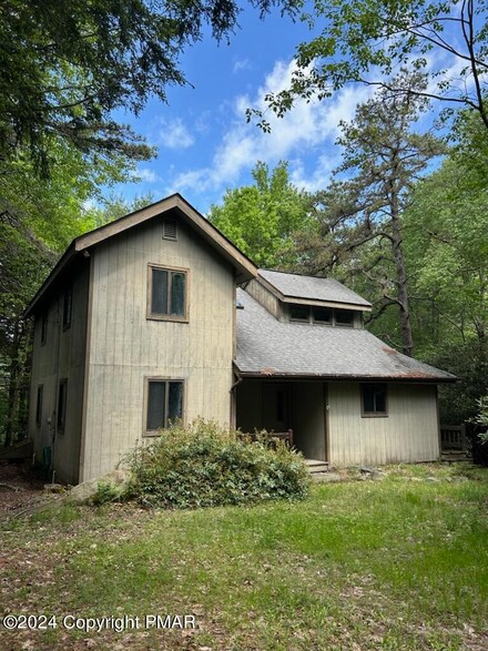 213 Split Rock Ln, Pocono Pines, PA 18350