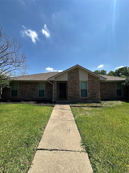 1610 Saint James Dr, Carrollton, TX 75007