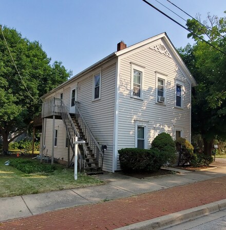 327 Jefferson St, Algonquin, IL 60102
