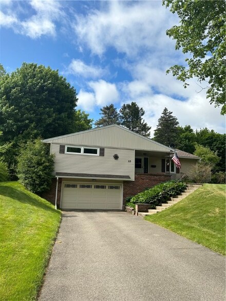 69 Highledge Dr, Penfield, NY 14526