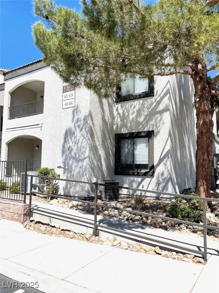950 Seven Hills Dr Unit 422, Henderson, NV 89052