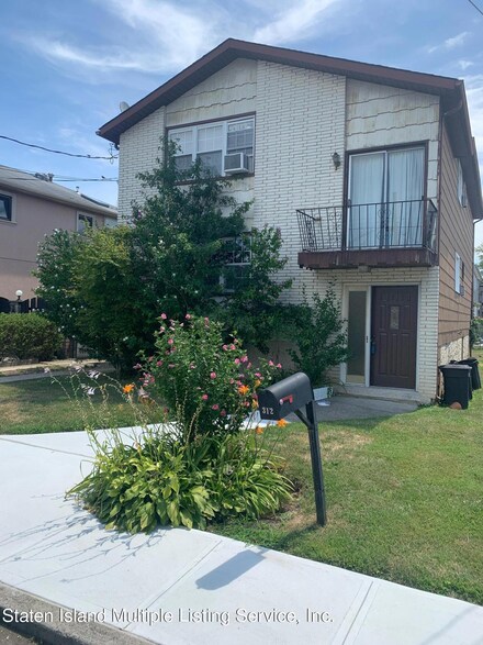 312 Kiswick St, Staten Island, NY 10306