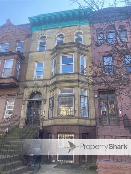 364 Macon St, Brooklyn, NY 11233