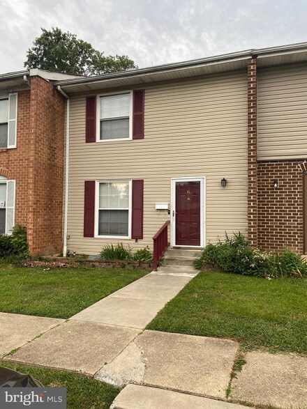 6 Clipper Ct, Newark, DE 19702