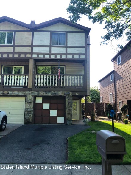 177 Park Dr N, Staten Island, NY 10314