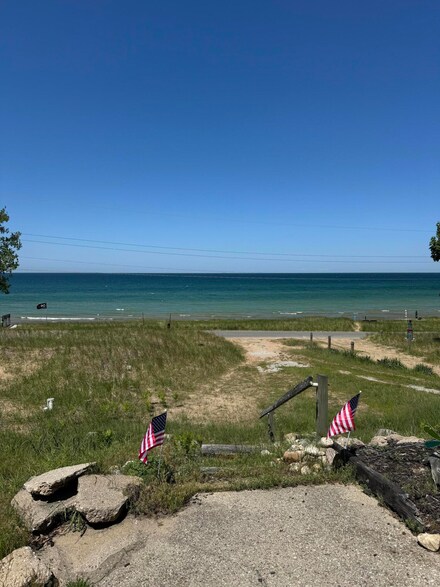 7352 Montgomery Blvd, Pentwater, MI 49449