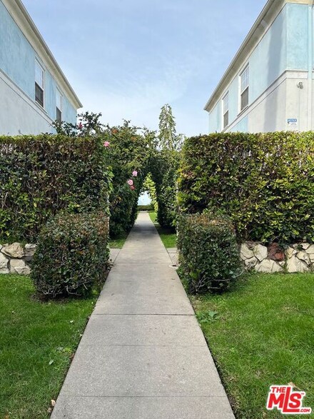 6755 Yucca St Unit 4, Los Angeles, CA 90028