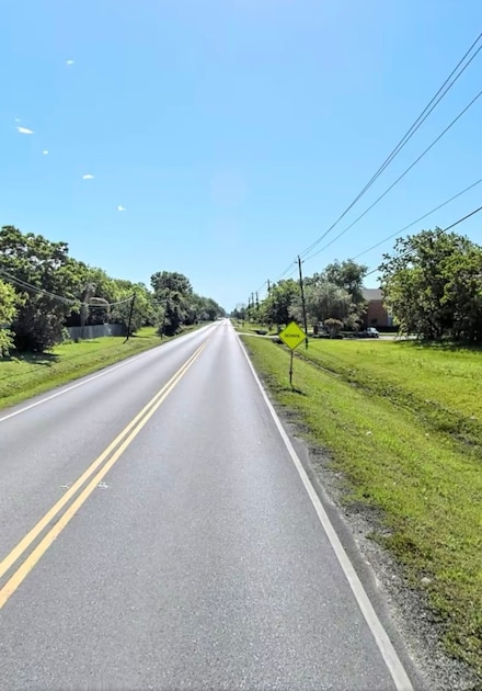 2404 E Wallisville Rd, Highlands, TX 77562