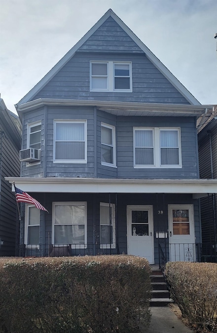 38 E 35th St, Bayonne, NJ 07002