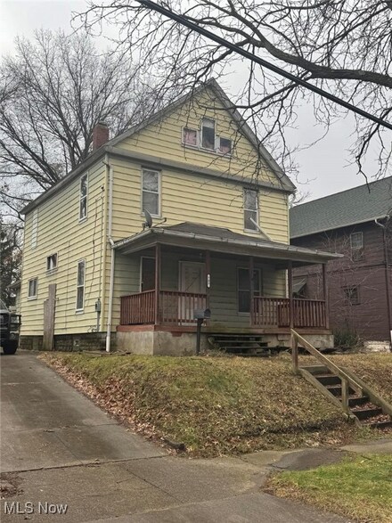 705 Kling St, Akron, OH 44311