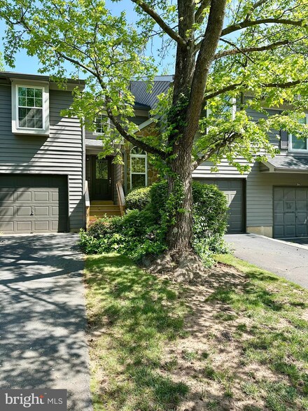 28B Chicopee Dr, Princeton, NJ 08540