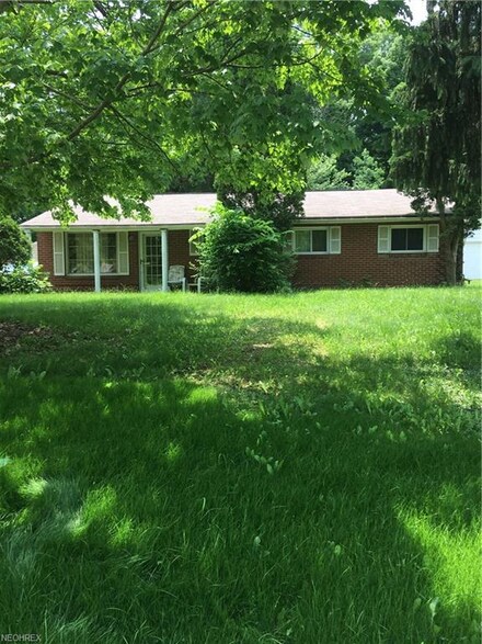 1372 Brookdale Ln, Kent, OH 44240