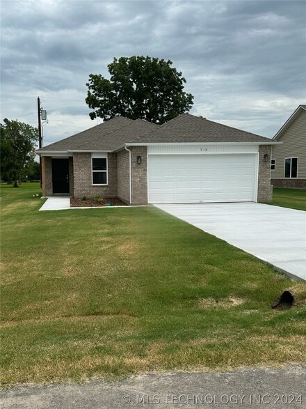 712 N Redbud Ave, Beggs, OK 74421