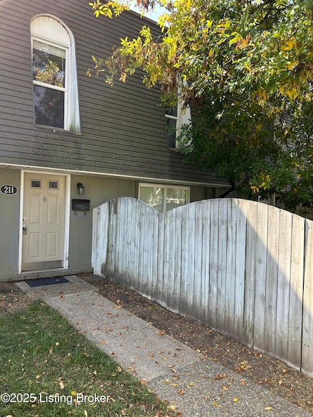 211 La Fontenay Ct Unit 211, Louisville, KY 40223