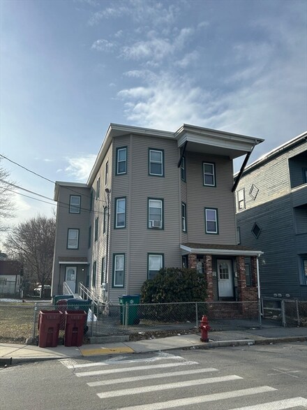 197 Powell St, Lowell, MA 01851