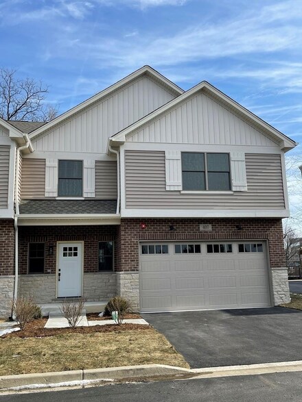 407 W Pierce Rd, Itasca, IL 60143